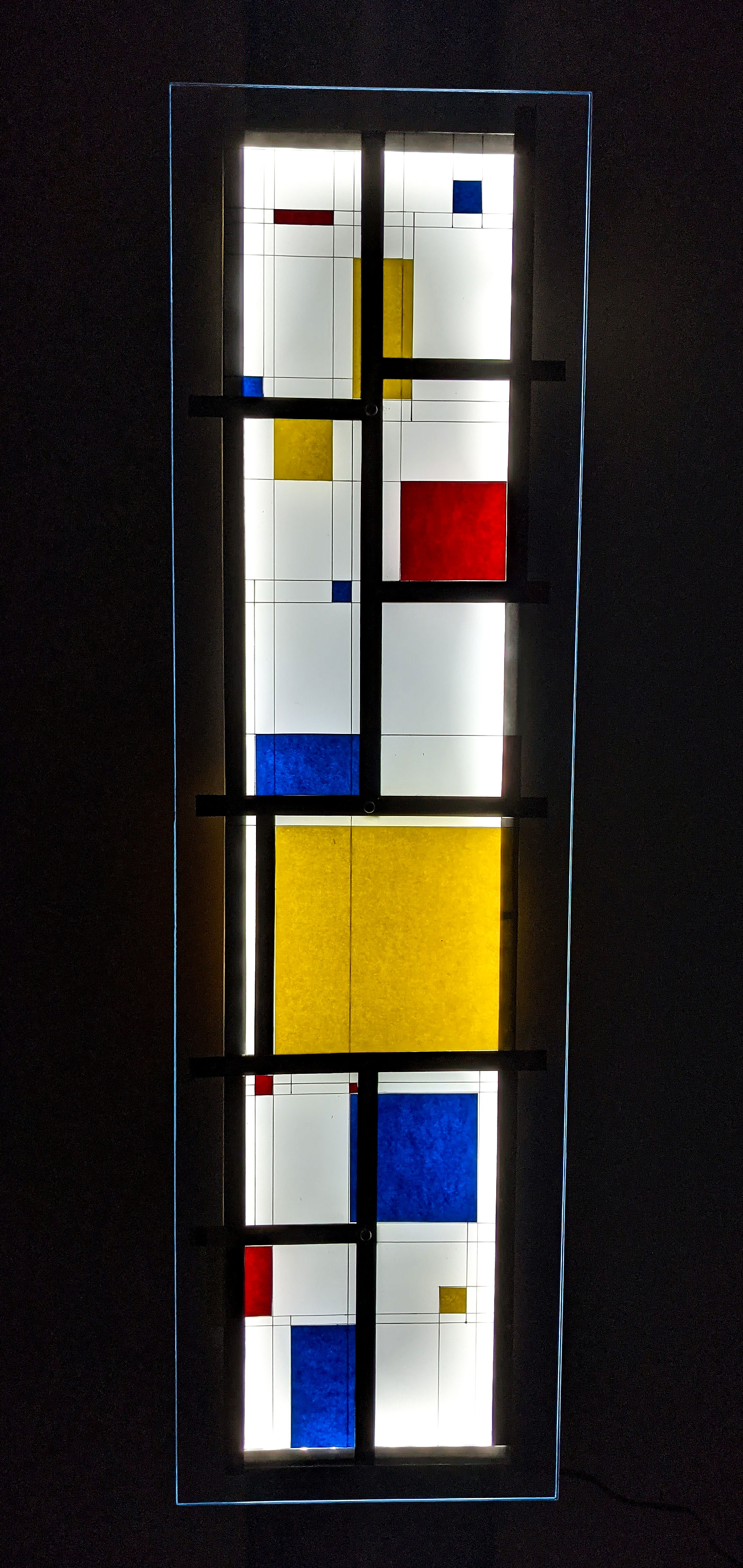lamp-inspired-by-mondrian-3