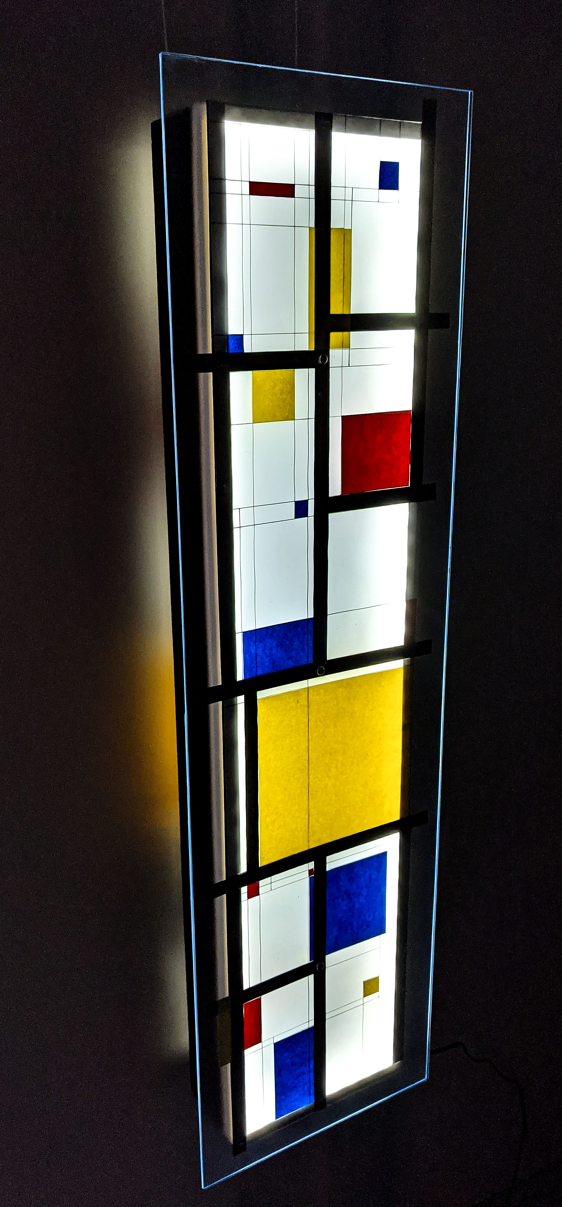 lamp-inspired-by-mondrian-4