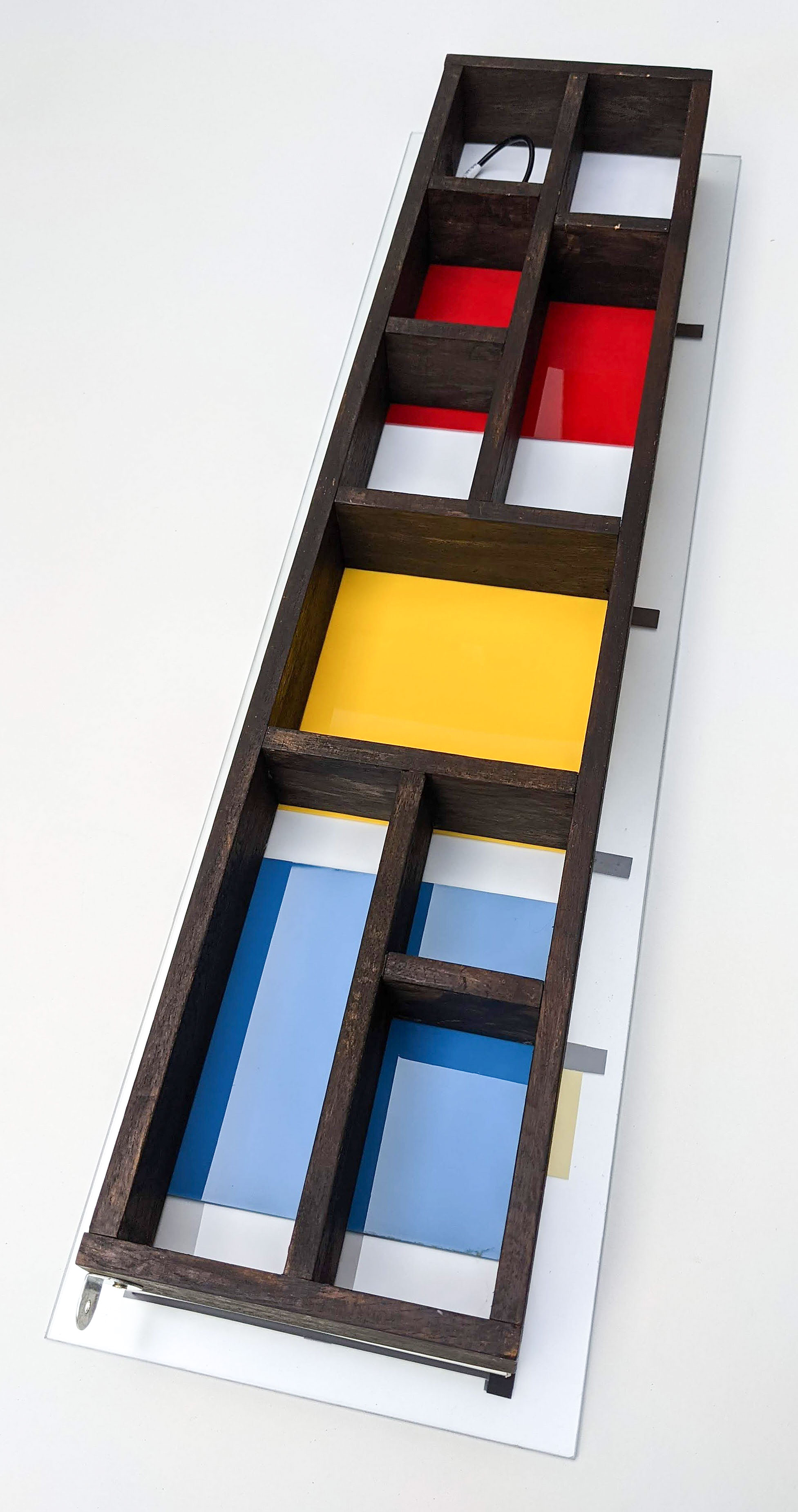lamp-inspired-by-mondrian-5